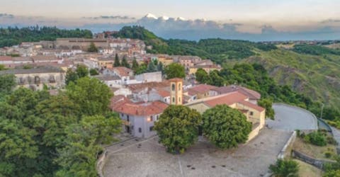 Ponen en venta 90 casas en una pintoresca ciudad italiana por solo 1 euro cada una