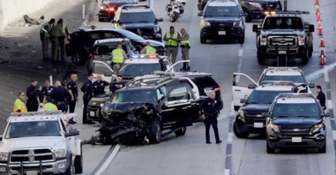 Se roban el auto fúnebre que trasladaba 2 cuerpos y sufren trágicas consecuencias