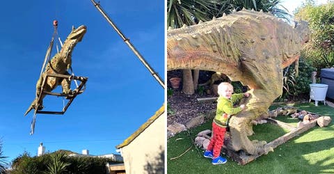 Compran un dinosaurio de juguete para su hijo y lo que reciben no tardó en hacerse viral