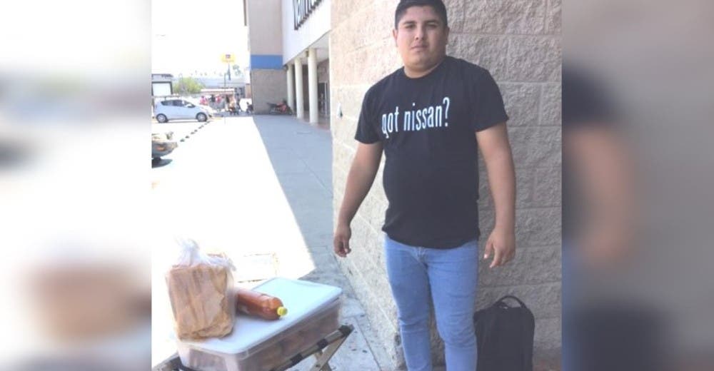 Vende hamburguesas en la calle para poder terminar su carrera universitaria Vende hamburguesas en la calle para poder terminar su carrera universitaria
