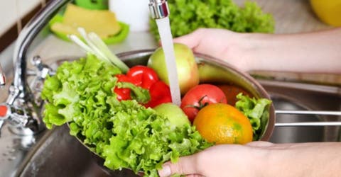 ¿Estás desinfectando correctamente las frutas y verduras para que estén libres de COVID-19?