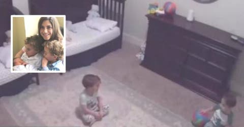 Difunde el vídeo de sus gemelos de 3 años discutiendo sobre la cuarentena en su habitación