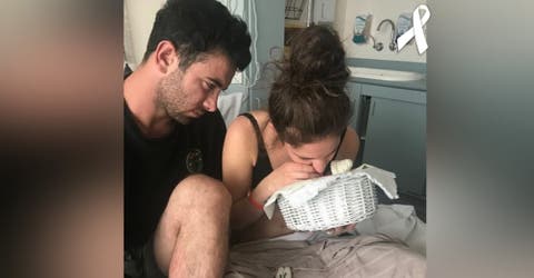 «Lloré durante todo el parto» – Da a luz a su bebé y le hace emotivas fotos antes de entregarlo