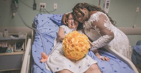 Justo antes de casarse se desvía al hospital y su historia emociona a miles de personas