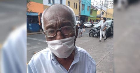Los vecinos de un anciano de 90 años abandonado por su hijo impiden que reciba ayuda