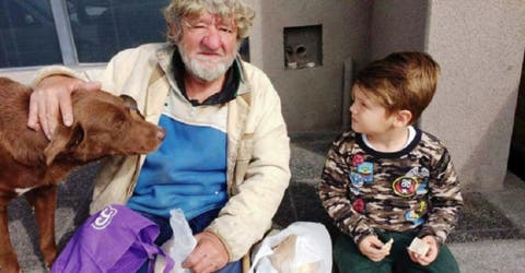 Un niño de 4 años con cáncer convence a su mamá de adoptar a un abuelito sin hogar