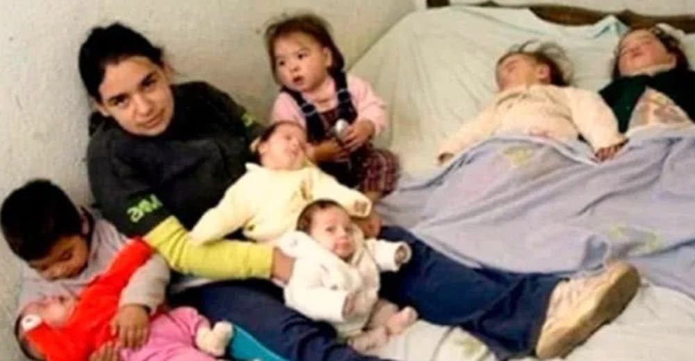 A los 17 años lucha por criar sola a sus 7 hijos – «Seguimos como podemos» A los 17 años lucha por criar sola a sus 7 hijos – «Seguimos como podemos»