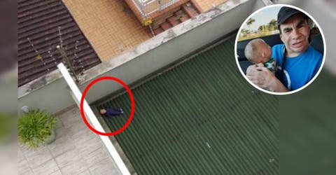 El amigo de un hombre con discapacidad cae desde el tercer piso y queda atrapado en el techo