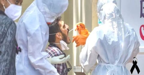 Muere el hombre que curaba el COVID-19 con besos tras infectar a 200 personas con el virus