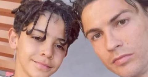 Cristiano Ronaldo le da a su hijo un humilde presente en su décimo cumpleaños