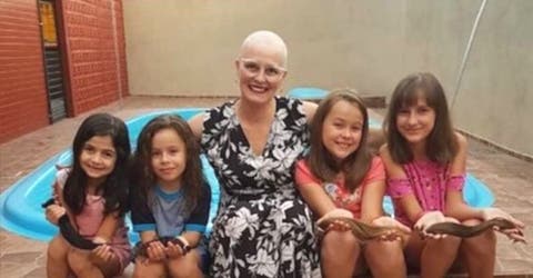 Un grupo de niñas se corta el cabello para donárselo a su amada maestra con cáncer