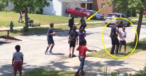 La policía acude al lugar donde jugaban unos niños de color tras recibir una denuncia