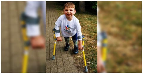 A los 5 años camina 10 kilómetros con sus prótesis para ayudar a quienes le salvaron la vida