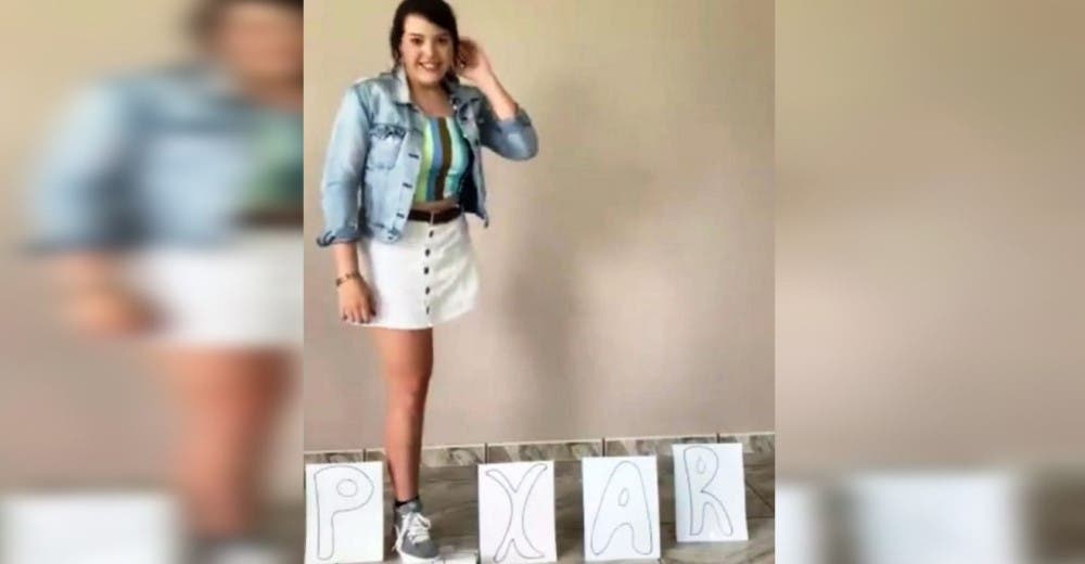 Les responde a quienes la comparan con “la lámpara de Pixar” por tener una sola pierna Les responde a quienes la comparan con “la lámpara de Pixar” por tener una sola pierna