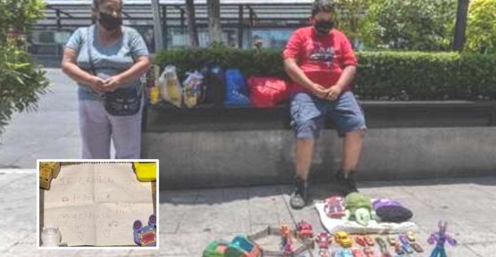 «Mi mamá y yo no tenemos qué comer» – Un niño cambia sus juguetes por alimentos o dinero «Mi mamá y yo no tenemos qué comer» – Un niño cambia sus juguetes por alimentos o dinero