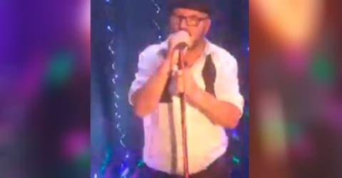 Este cantante sufre un infarto durante un concierto virtual conmocionando a sus fans