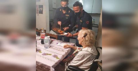 La Policía acude ante el pedido de una anciana postrada que lloraba sola en su casa