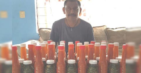 «Se quedó ciego, necesitamos ayuda» – Acude a las redes para vender las salsas que hace su papá