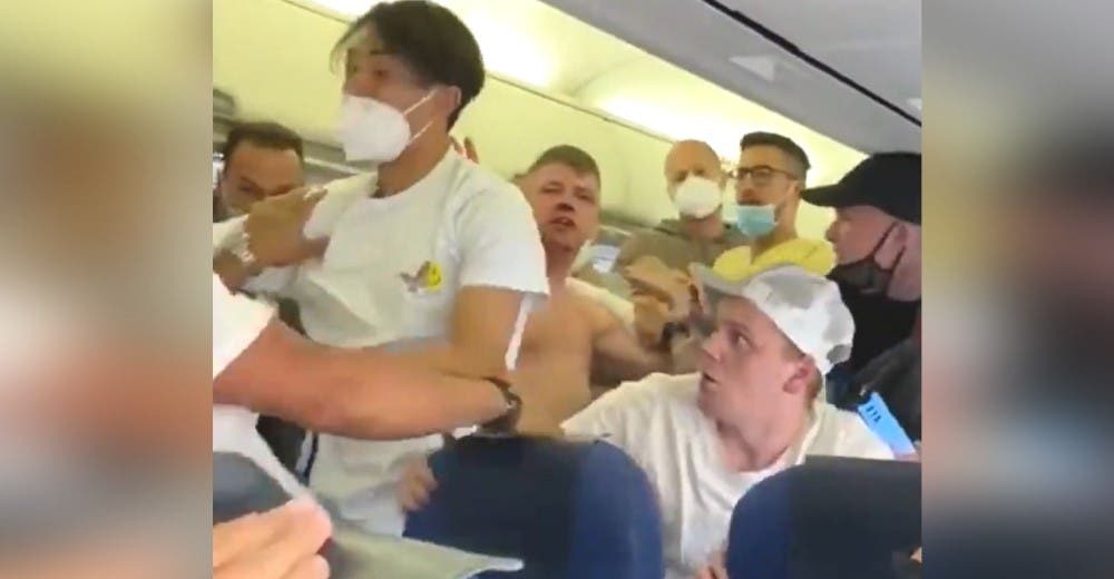 La aerolínea se pronuncia sobre el altercado viral que terminó con 2 pasajeros detenidos