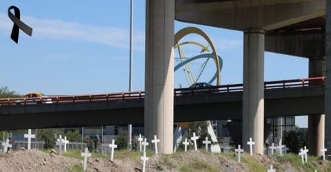 Los ciudadanos se alarman al ver repentinamente un cementerio en la vía pública