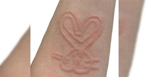Puede marcar cualquier dibujo en su piel por sus propios medios sin necesidad de tatuarse