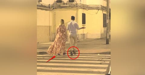 «Yo soy más diva que ella»- Camina en tacones junto a su novia sin saber que era fotografiado