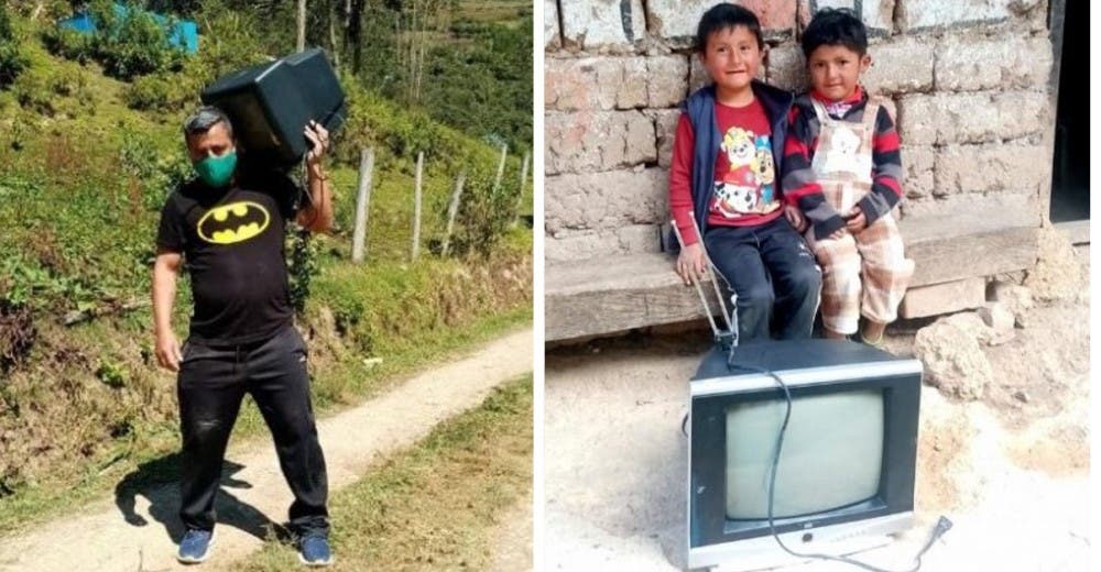 Todos hablan del maestro que entrega televisores viejos a sus humildes alumnos Todos hablan del maestro que entrega televisores viejos a sus humildes alumnos