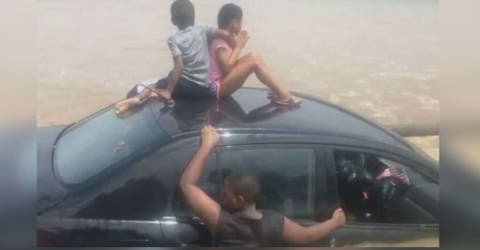 Graban el momento en el que lucharon por salvar a 4 niños en una tormenta tropical