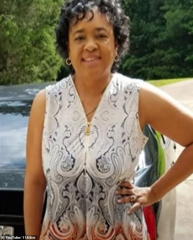 Un niño se atreve a conducir un auto en su lucha desesperada por salvar