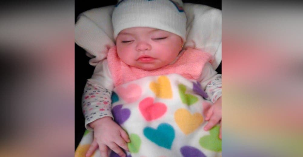 Una pareja del mismo género adopta a la bebé con VIH rechazada por 10 familias Una pareja del mismo género adopta a la bebé con VIH rechazada por 10 familias