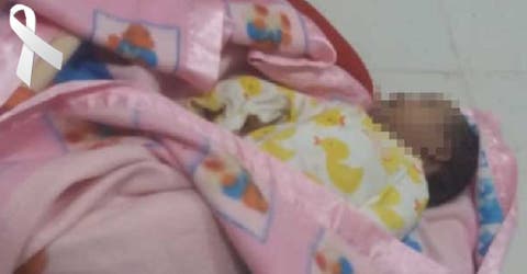 Se queda dormida con su bebé de 3 meses y cuando despierta era demasiado tarde para salvarla