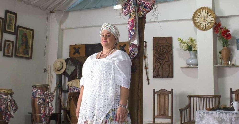 La abuela de una niña de 12 años se opone a los ritos religiosos que practica su madre