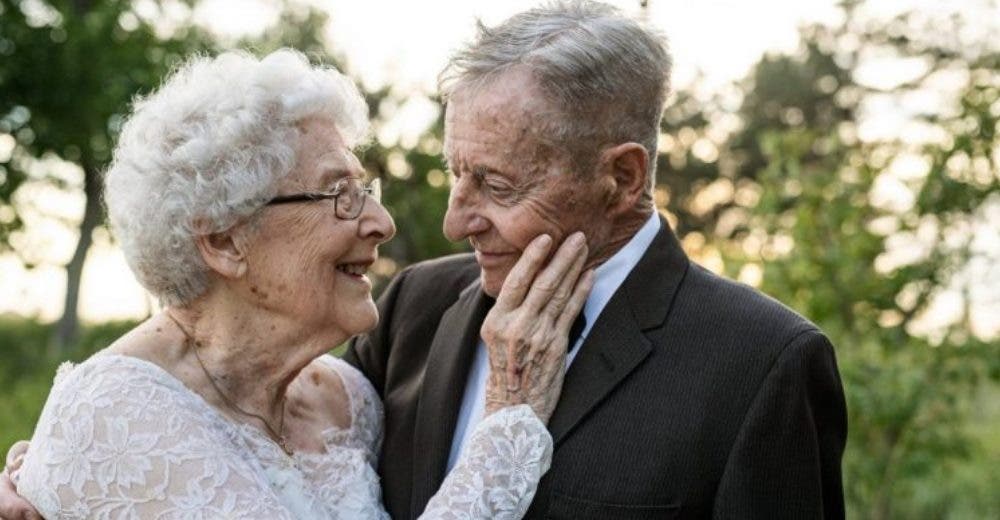 Recrean su boda para celebrar su aniversario número 60 mostrando el lado más bonito de su amor