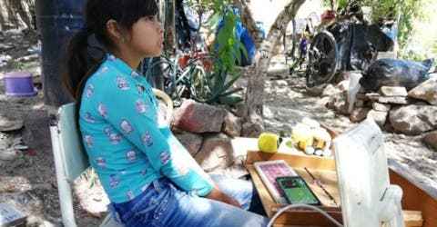 «Mi maestra se enoja»- Lucha contra su dura situación familiar y la pobreza para poder estudiar