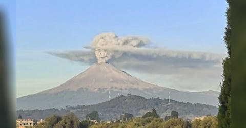 La figura en el humo de un volcán deja a los vecinos completamente alarmados
