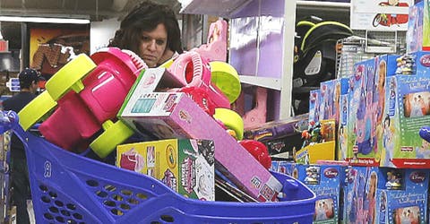 Responde la madre señalada por gastar 2 mil dólares en juguetes para su hija de 2 años