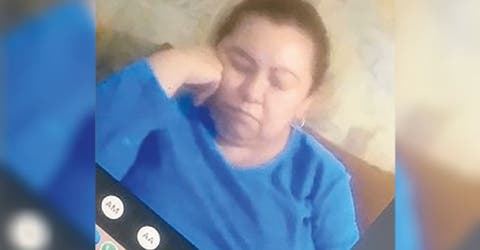 La profesora se queda dormida en plena clase online mientras los alumnos esperaban indicaciones