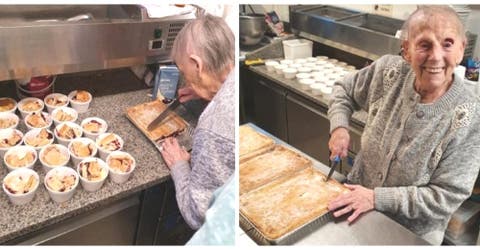 Una abuelita de 89 años no para de cocinar para ayudar a los niños que no tienen comida