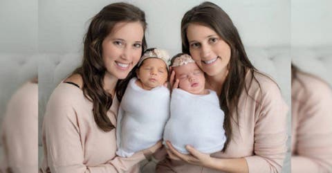 Unas gemelas se sincronizan tanto que se convierten en madres con minutos de diferencia