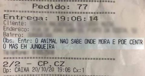 Cuando lee el ticket de compra reclama indignado al restaurante y despiden al empleado