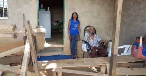 «El suelo era de tierra y no tenían baño»- Transforman la humilde vivienda de 2 abuelitos