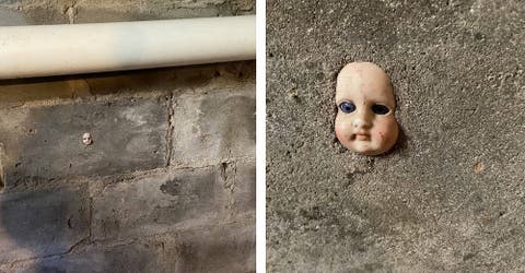Se queda aterrada al ver rostros de muñecas incrustados en las paredes del sótano