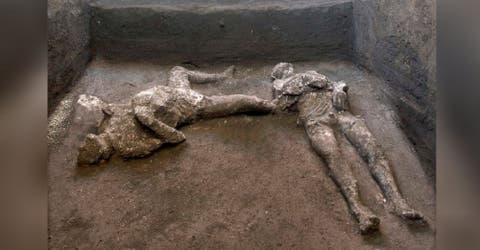 Hallan los cuerpos de un noble y su esclavo perfectamente conservados desde hace 2 mil años