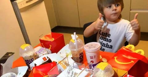 Reacciona al ver que su hijo de 3 años tomó su teléfono para hacer un gran pedido de McDonald’s