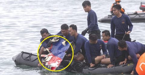 Unos pescadores encuentran los posibles restos del avión desaparecido con 62 pasajeros