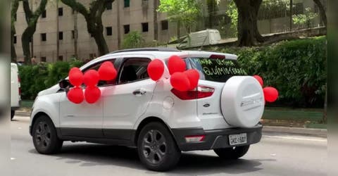 «Mi última quimioterapia»- Celebra desde automóvil lleno de globos haber vencido al cáncer