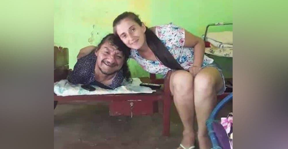 Un hombre sin brazos ni piernas crio a sus hijas sin madre siendo «el mejor papá del mundo» Un hombre sin brazos ni piernas crio a sus hijas sin madre siendo «el mejor papá del mundo»