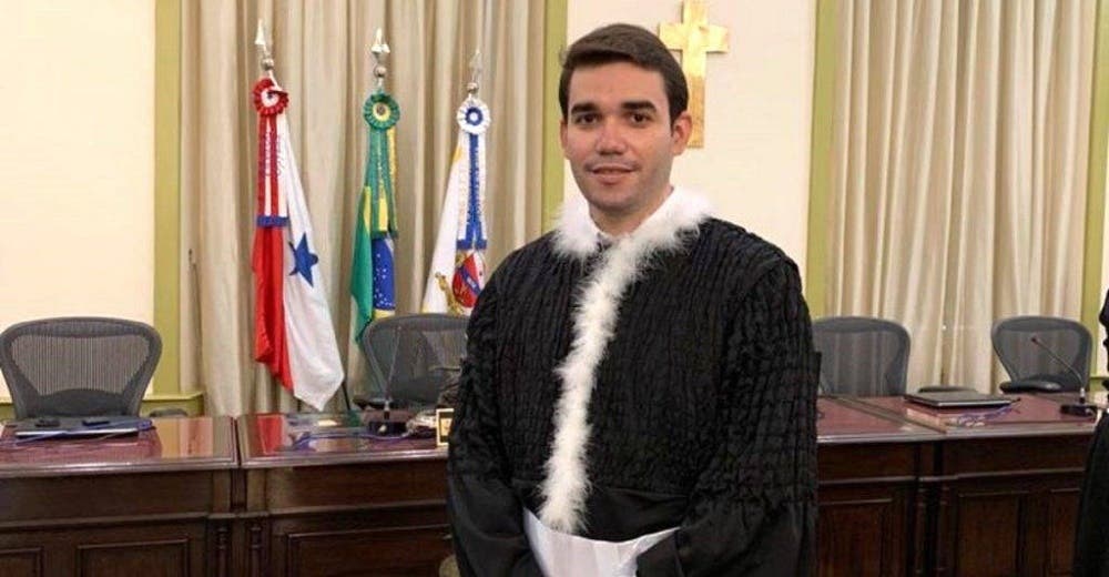 El humilde hijo de una lavandera y un carretonero celebra con orgullo que se convierte en juez