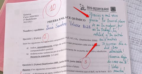 Las anotaciones de un profesor en los exámenes de su alumna desatan miles de comentarios