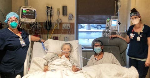 Reúnen en el hospital a la pareja que tuvo que separarse después de 63 años acompañándose